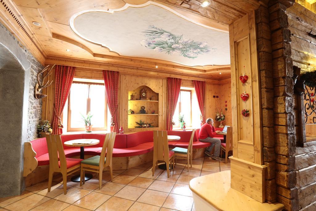 Albergo Centrale Forni di Sopra Exterior photo