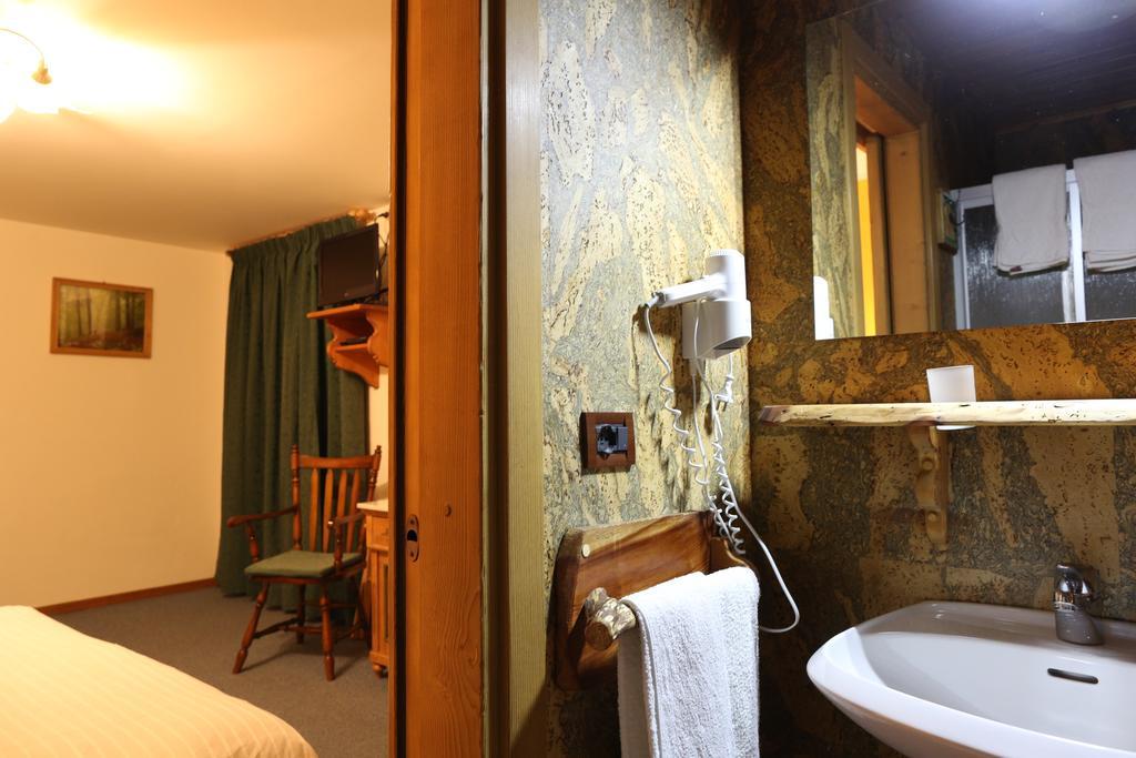 Albergo Centrale Forni di Sopra Exterior photo