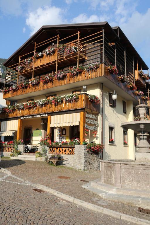Albergo Centrale Forni di Sopra Exterior photo