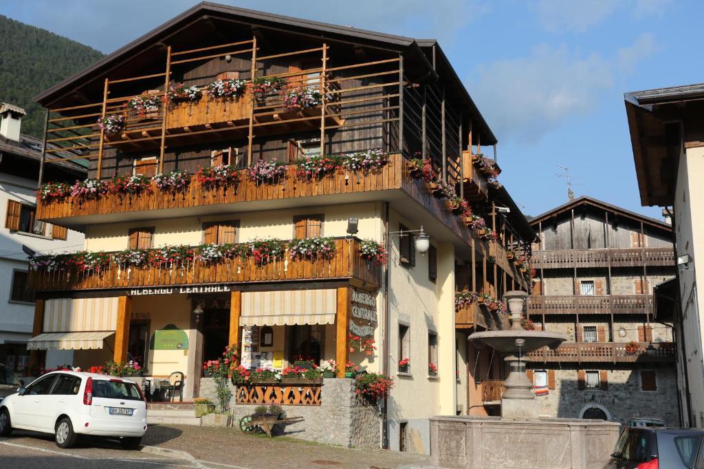 Albergo Centrale Forni di Sopra Exterior photo